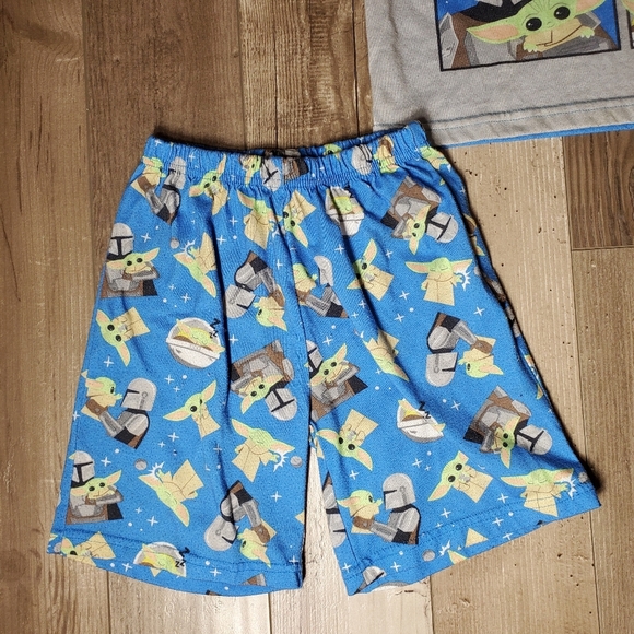Baby Yoda Boys Pajamas Star Wars The Mandalorian Shirt Shorts Set Size XS EUC - Picture 6 of 9